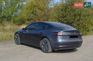Седан Tesla Model 3 2022 в 