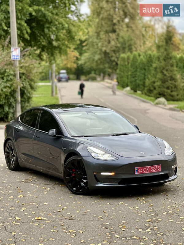 Седан Tesla Model 3 2022 в Киеве