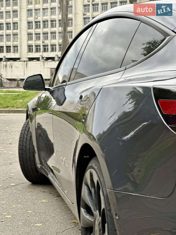 Седан Tesla Model 3 2022 в Киеве