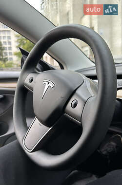 Седан Tesla Model 3 2022 в 