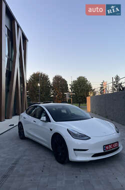 Седан Tesla Model 3 2021 в 