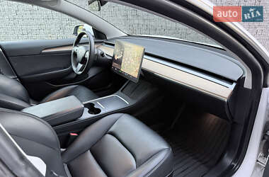 Седан Tesla Model 3 2021 в 