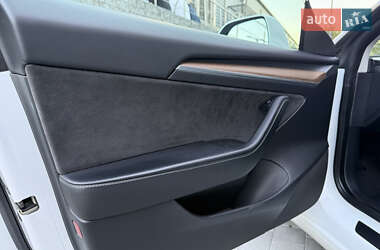 Седан Tesla Model 3 2021 в 