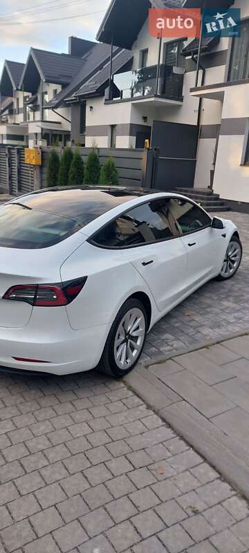 Седан Tesla Model 3 2022 в Львові