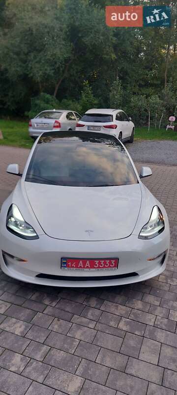 Седан Tesla Model 3 2022 в Львові