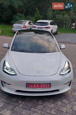 Седан Tesla Model 3 2022 в 