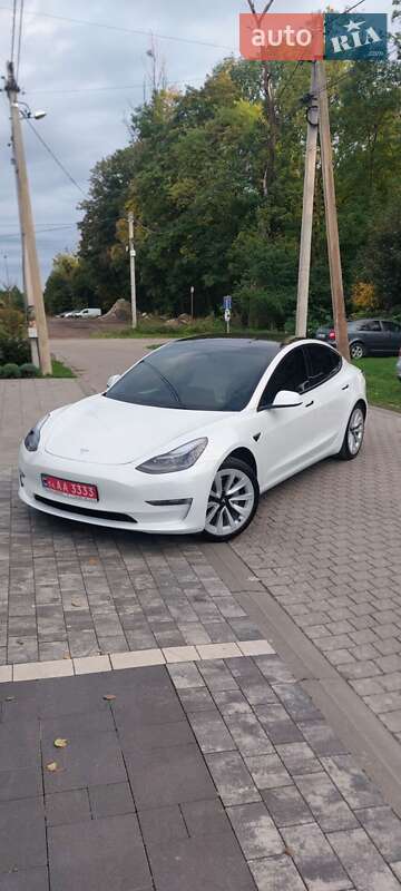 Седан Tesla Model 3 2022 в 