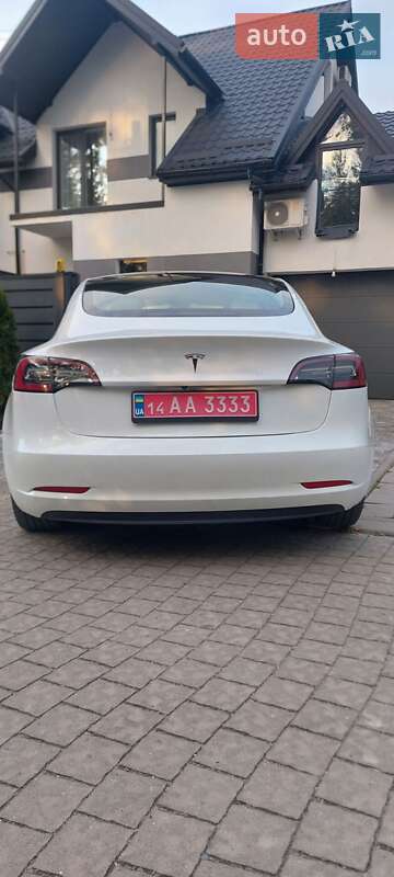 Седан Tesla Model 3 2022 в Львові