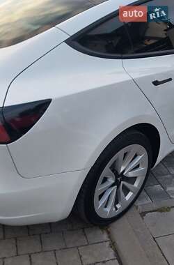 Седан Tesla Model 3 2022 в 