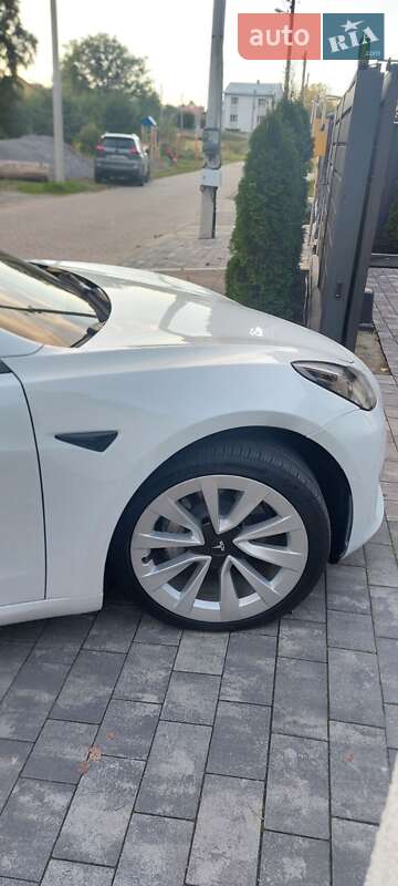 Седан Tesla Model 3 2022 в Львові
