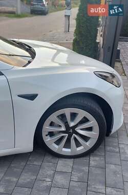 Седан Tesla Model 3 2022 в 