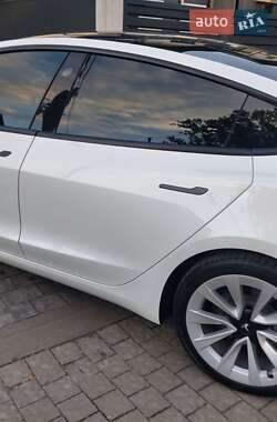 Седан Tesla Model 3 2022 в 
