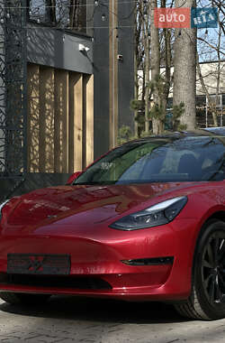 Седан Tesla Model 3 2022 в 