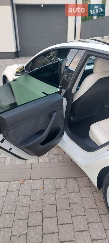 Седан Tesla Model 3 2022 в Львові