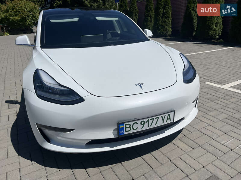 Седан Tesla Model 3 2020 в Самборі