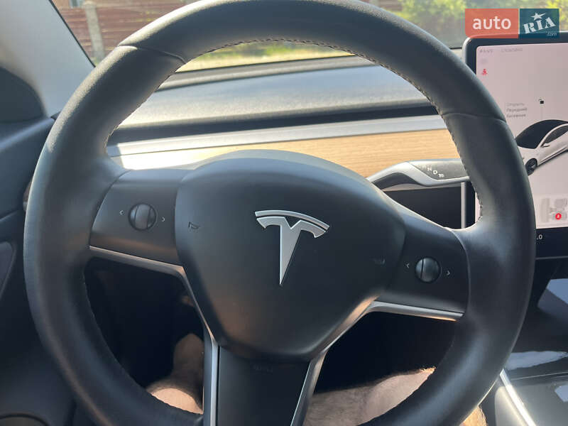 Седан Tesla Model 3 2020 в Самборі