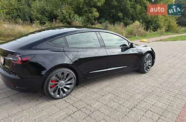 Седан Tesla Model 3 2022 в 