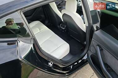 Седан Tesla Model 3 2022 в 
