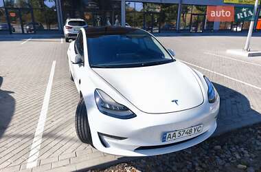 Седан Tesla Model 3 2021 в 