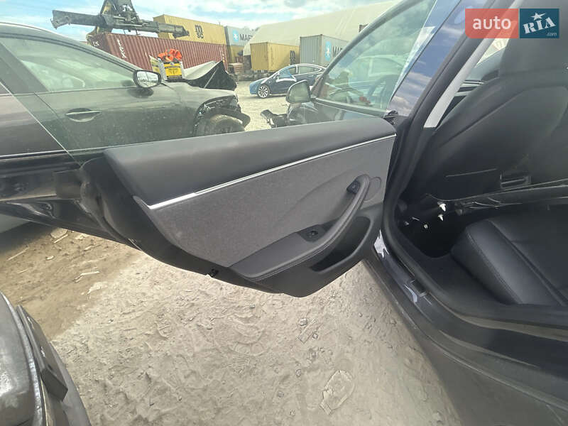 Седан Tesla Model 3 2025 в Львове