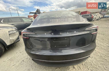Седан Tesla Model 3 2025 в 