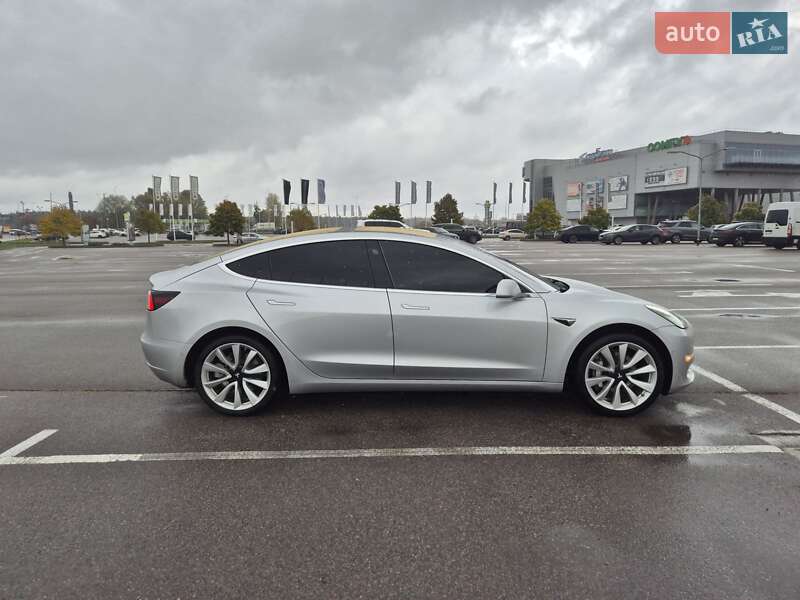 Седан Tesla Model 3 2018 в Києві