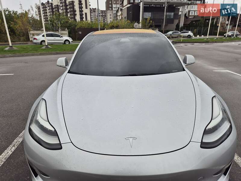 Седан Tesla Model 3 2018 в Києві