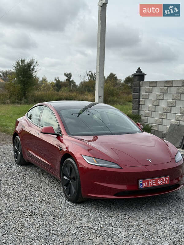 Седан Tesla Model 3 2024 в Дубно