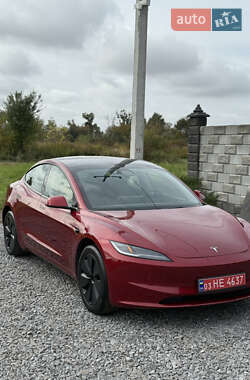 Седан Tesla Model 3 2024 в 