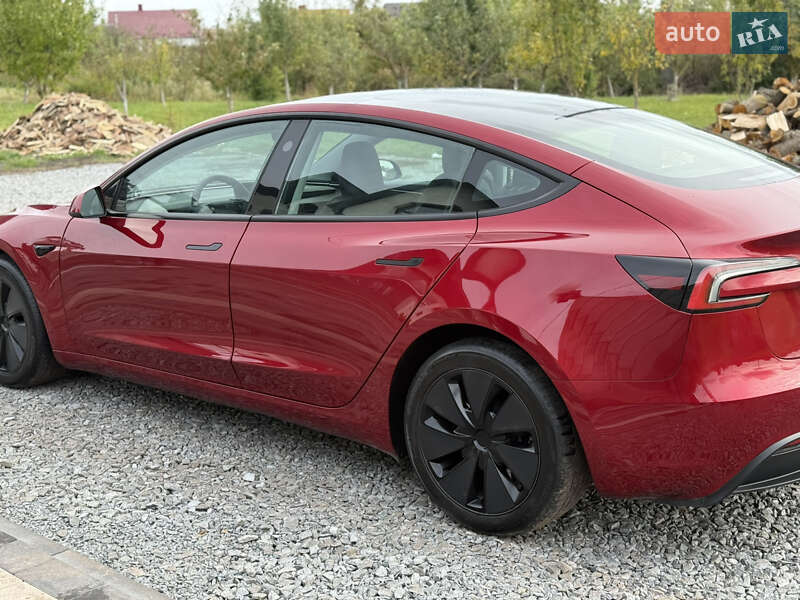 Седан Tesla Model 3 2024 в Дубно