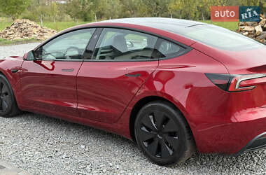 Седан Tesla Model 3 2024 в 