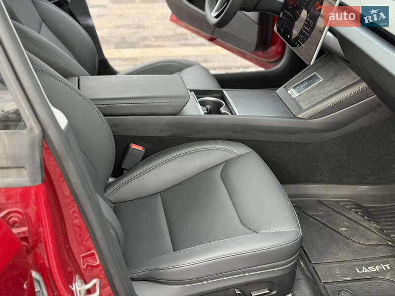 Седан Tesla Model 3 2024 в Дубно