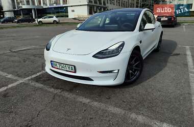 Седан Tesla Model 3 2022 в 