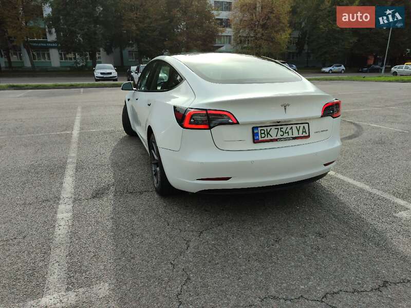 Седан Tesla Model 3 2022 в Рівному