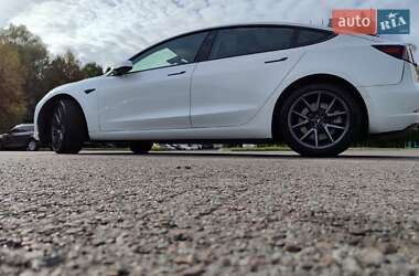 Седан Tesla Model 3 2022 в Ровно