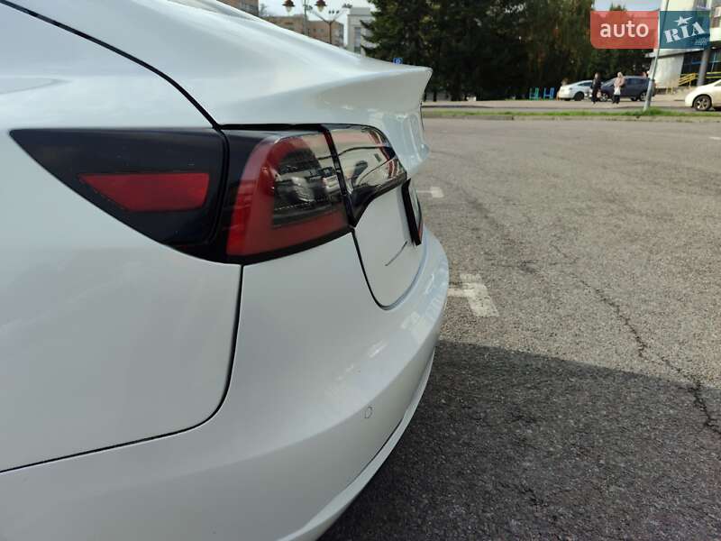 Седан Tesla Model 3 2022 в Рівному