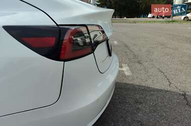Седан Tesla Model 3 2022 в 