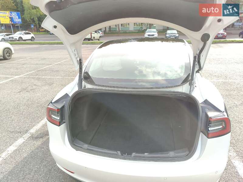Седан Tesla Model 3 2022 в Рівному