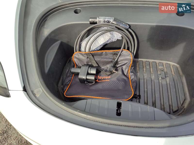 Седан Tesla Model 3 2022 в Рівному