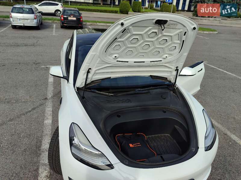 Седан Tesla Model 3 2022 в Рівному