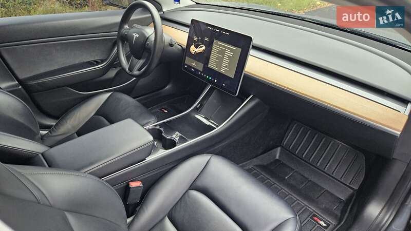 Седан Tesla Model 3 2020 в Коломиї