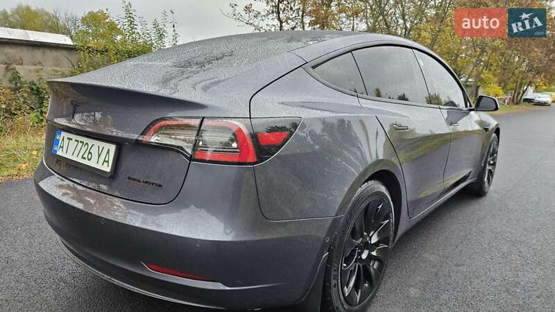 Седан Tesla Model 3 2020 в Коломиї
