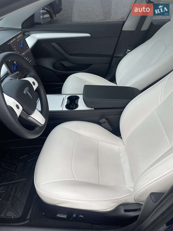 Седан Tesla Model 3 2022 в Жовкве