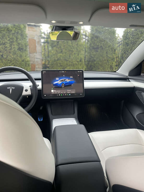 Седан Tesla Model 3 2022 в Жовкве