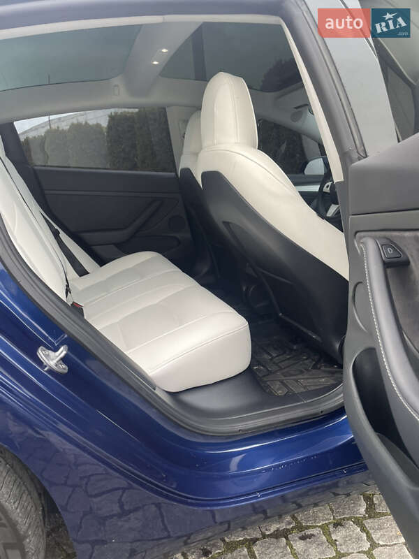 Седан Tesla Model 3 2022 в Жовкве