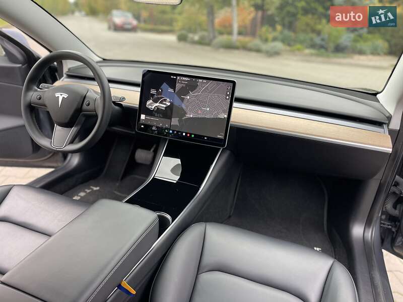 Седан Tesla Model 3 2020 в Одесі