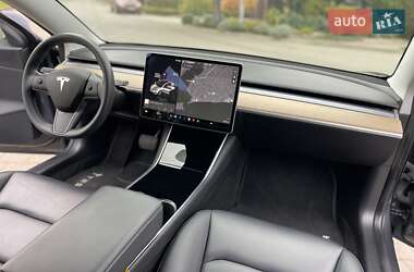 Седан Tesla Model 3 2020 в 