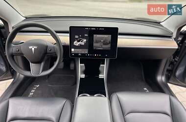 Седан Tesla Model 3 2020 в 