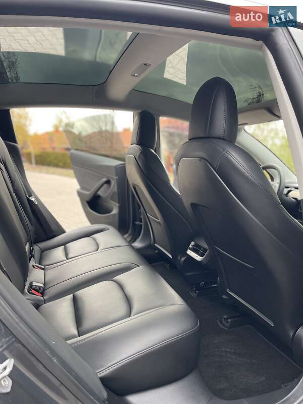 Седан Tesla Model 3 2020 в Одесі