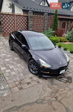 Седан Tesla Model 3 2021 в 